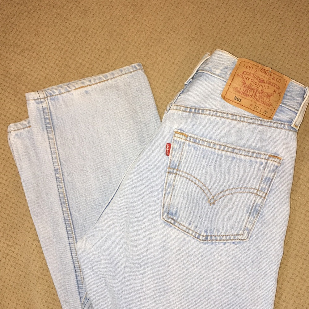 Light washed Levi Jeans